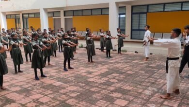 Photo of ડેડિયાપાડા મોડેલ સ્કૂલ ખાતે વિદ્યાર્થીનીઓને આત્મરક્ષા અંગે તાલીમ અપાઇ:
