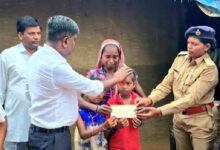 Photo of ડાંગના મોટી દબાસ ગામના મૃતકના વારસદારને દસ લાખની સહાયનો ચેક‌ અર્પણ કરાયો :