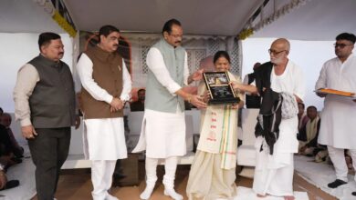 Photo of ચોકમાંથી ચિત્રકૂટ સુધીની ગૌરવસભર સફર: ડાંગની કલ્પનાબેન માહલાની યુવાનોને ઝંઝોડતી સફળતા ગાથા :