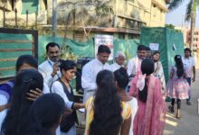 Photo of કંકુ તીલક સાથે ધોરણ-૧૦ બોર્ડ પરીક્ષાની શરૂઆત: “ડર નહીં, આત્મવિશ્વાસ રાખો” – સાંસદ ધવલભાઈ પટેલ