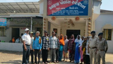 Photo of આહવા પોલીસની તત્પરતા: મહારાષ્ટ્રમાંથી ૨૦ મજૂરોને પરત લાવી પરિવાર સાથે કરાવ્યો ભાવુક મિલન