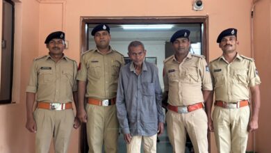 Photo of વઘઈ પોલીસે હત્યાના પ્રયાસના ગુનામાં ૧૧ માસથી ફરાર આરોપીને ઝડપી પાડ્યો: