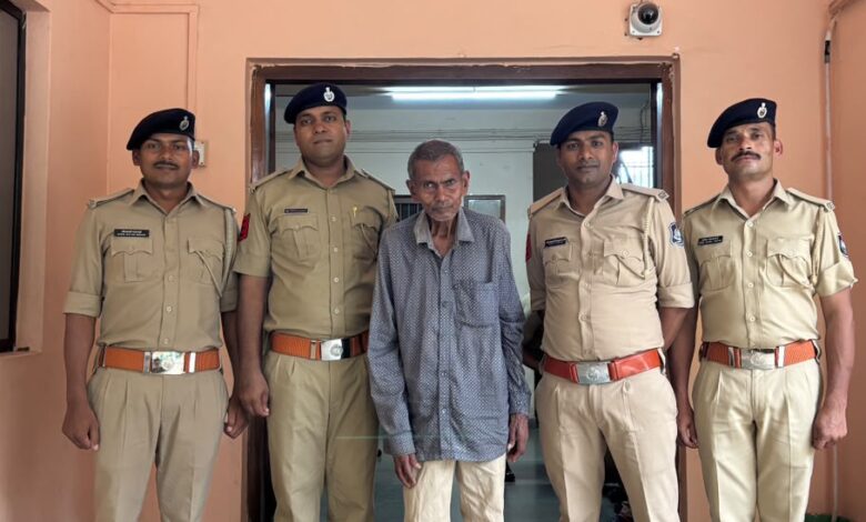 Photo of વઘઈ પોલીસે હત્યાના પ્રયાસના ગુનામાં ૧૧ માસથી ફરાર આરોપીને ઝડપી પાડ્યો: