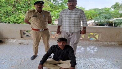 Photo of ડાંગ જિલ્લામાં ગ્રામિણ ટુડેના અહેવાલની અસર, રૂ.૩.૧૮ લાખની છેતરપિંડી કરનાર વોન્ટેડ આરોપી સુરતથી ઝડપાયો:
