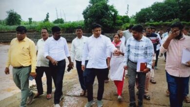 Photo of વલસાડ-ડાંગના સાંસદ ધવલભાઈ પટેલે દક્ષિણ ગુજરાતના પૂરગ્રસ્ત વિસ્તારોની મુલાકાત લીધી: