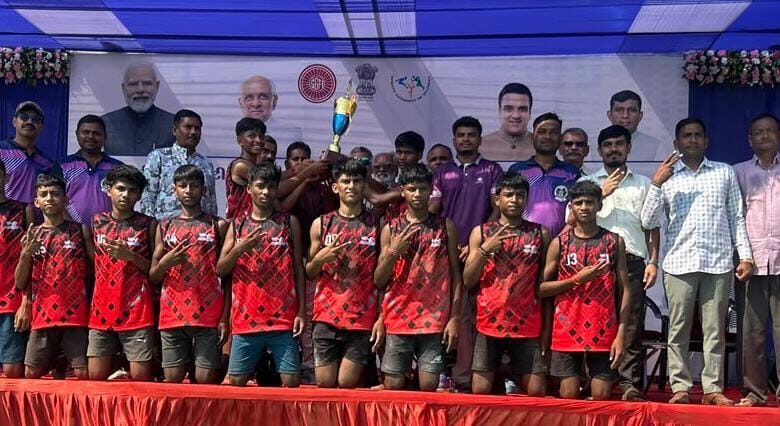 Photo of રાજ્યકક્ષાની U-17 ખો-ખો સ્પર્ધામાં ડાંગ જિલ્લાનો ડંકો, બીલીઆંબા અને ગાઢવીના ૧૨ ખેલાડીઓએ અપાવ્યો ગોલ્ડ મેડલ: